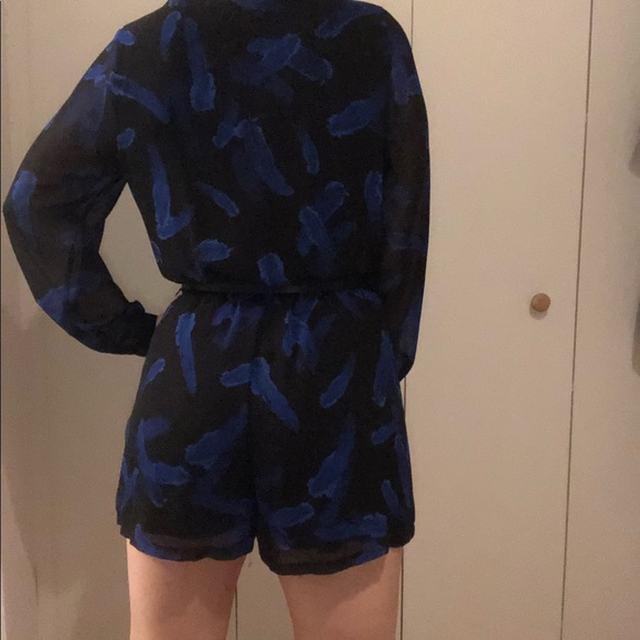 Black romper with blue feather print - Picture 4 of 6